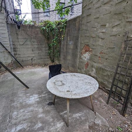 Central & Affordable Williamsburg Small Room New York Bagian luar foto