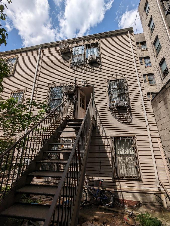 Central & Affordable Williamsburg Small Room New York Bagian luar foto