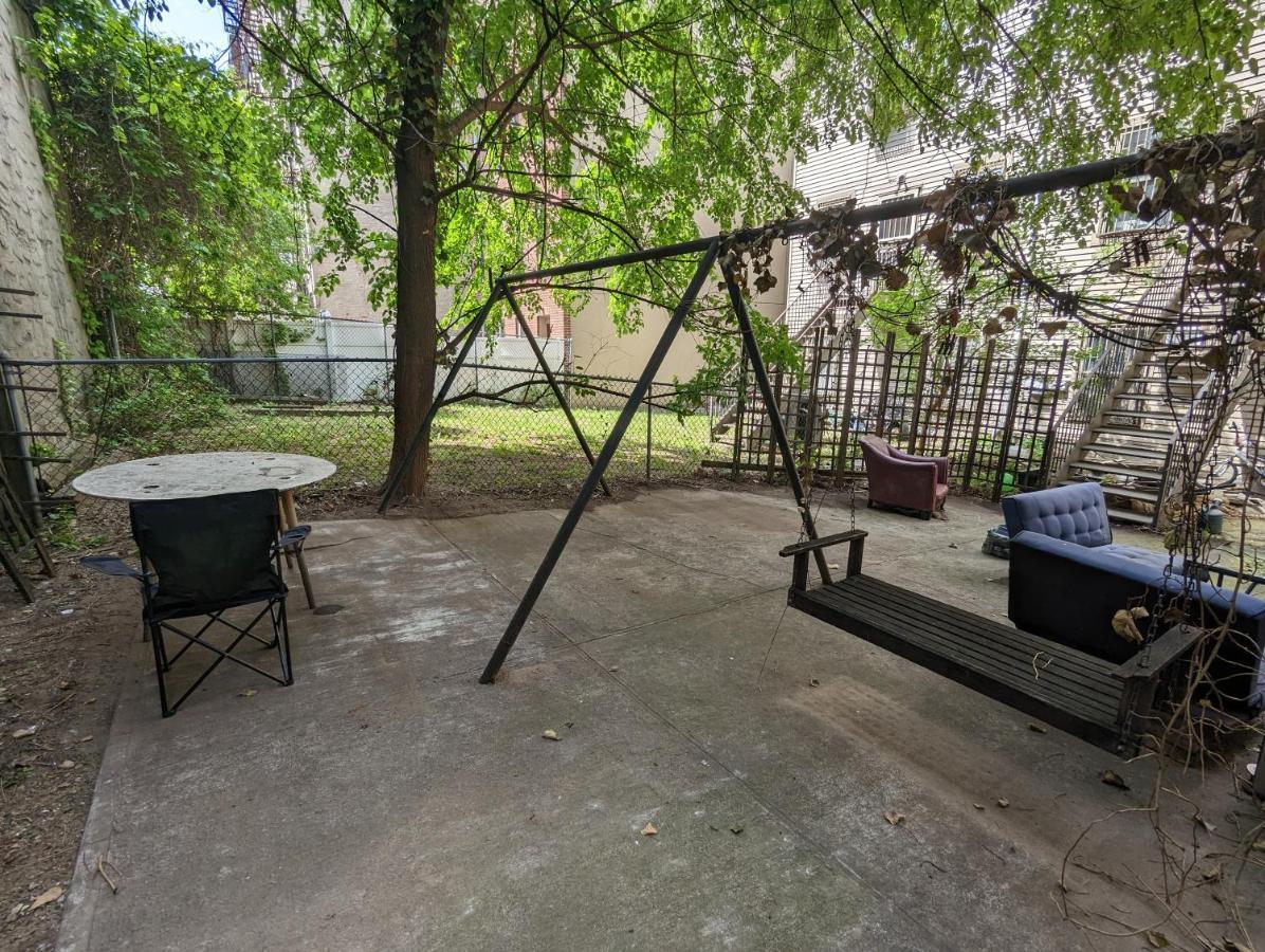 Central & Affordable Williamsburg Small Room New York Bagian luar foto