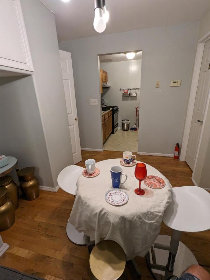 Central & Affordable Williamsburg Small Room New York Bagian luar foto