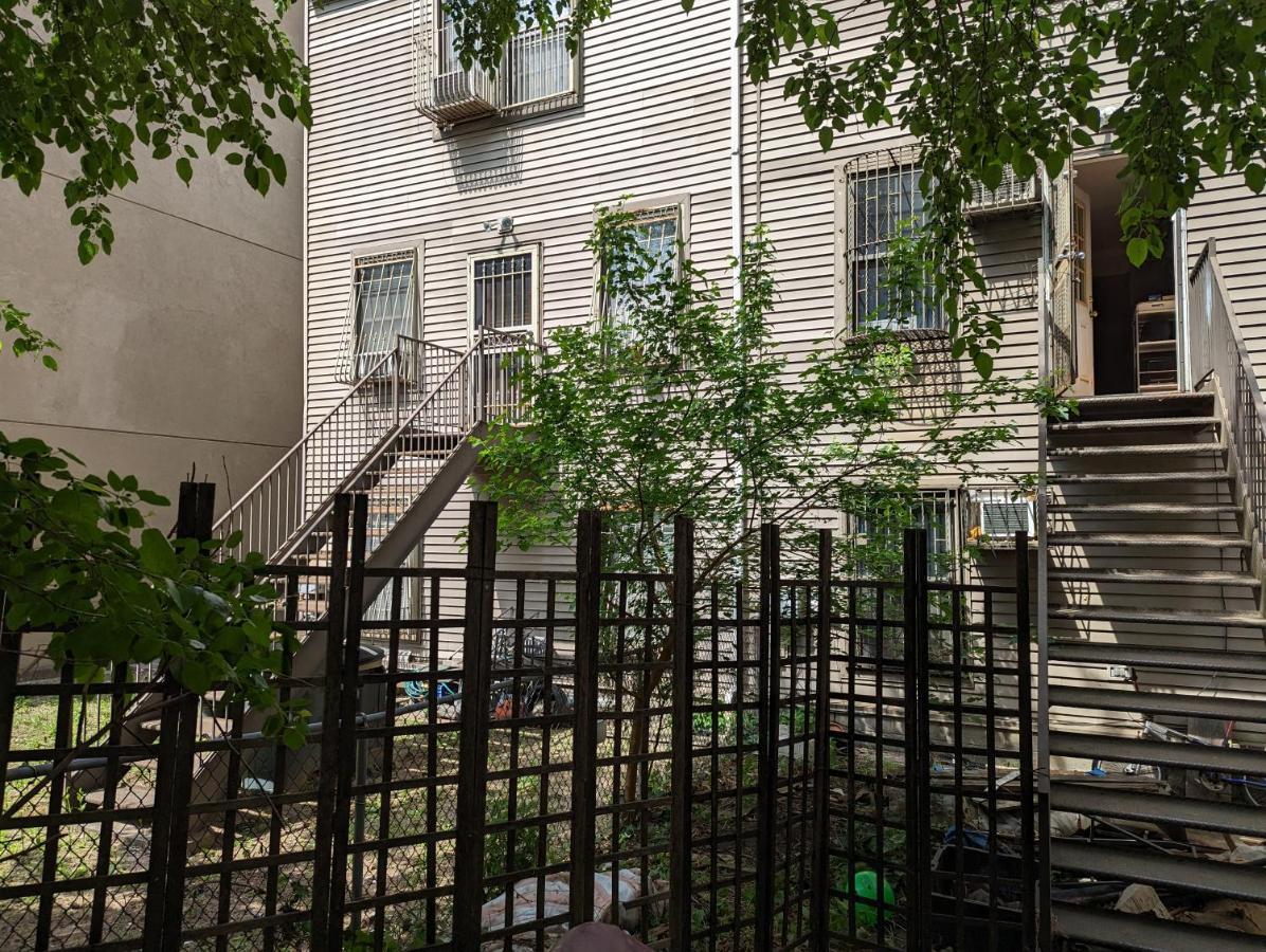 Central & Affordable Williamsburg Small Room New York Bagian luar foto