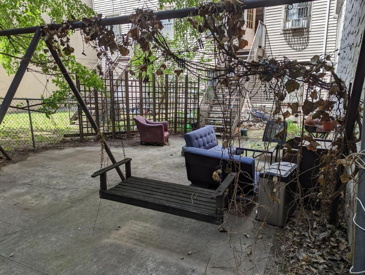 Central & Affordable Williamsburg Small Room New York Bagian luar foto