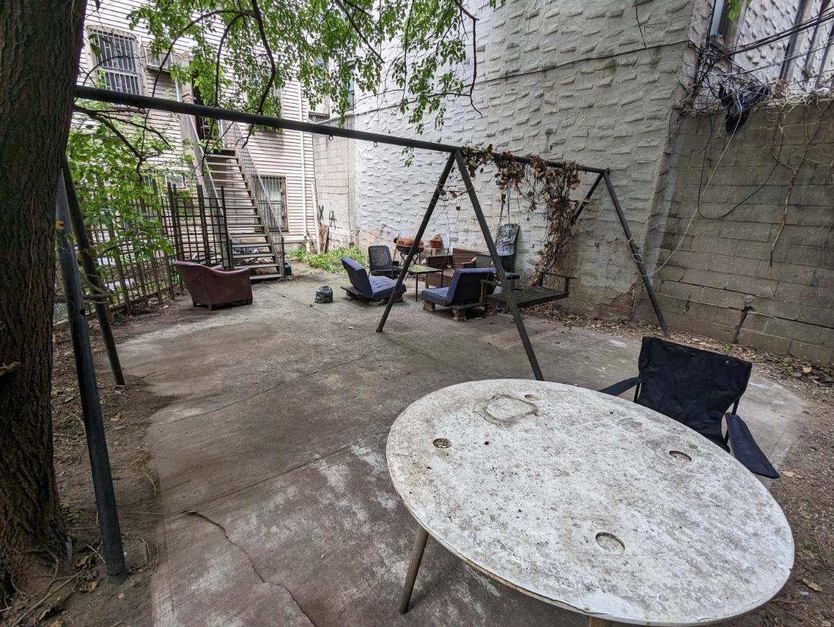 Central & Affordable Williamsburg Small Room New York Bagian luar foto